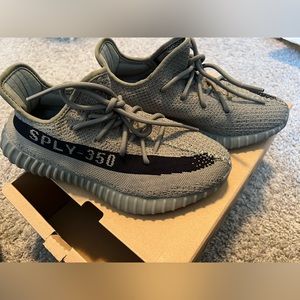 Black and Gray Yeezy 350 (Men’s 7, women’s 8.5)